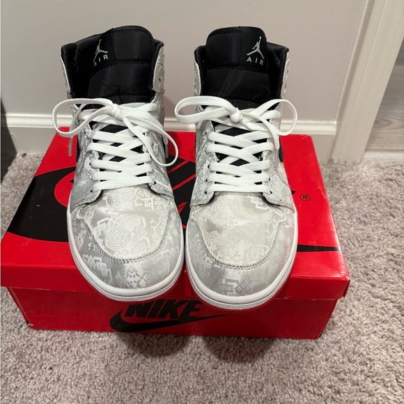 Nike Air Jordan 1 Mid SE FRLS GC in Red and Black - Picture 3 of 3